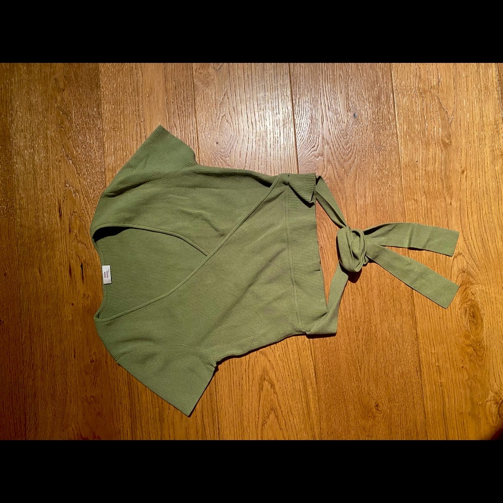 ARITZIA LITTLE MOON WRAP CROP TOP